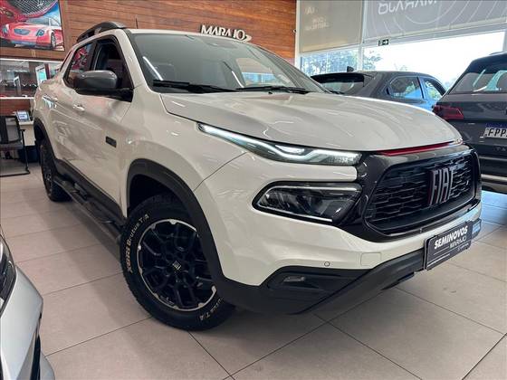FIAT TORO 2.0 16V TURBO DIESEL ULTRA 4WD AT9 FIAT TORO 2.0 16V TURBO DIESEL ULTRA 4WD AT9